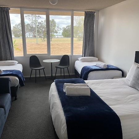 Happy Wanderer Motel Lake Boga On The Lake With Lake Views Exterior foto